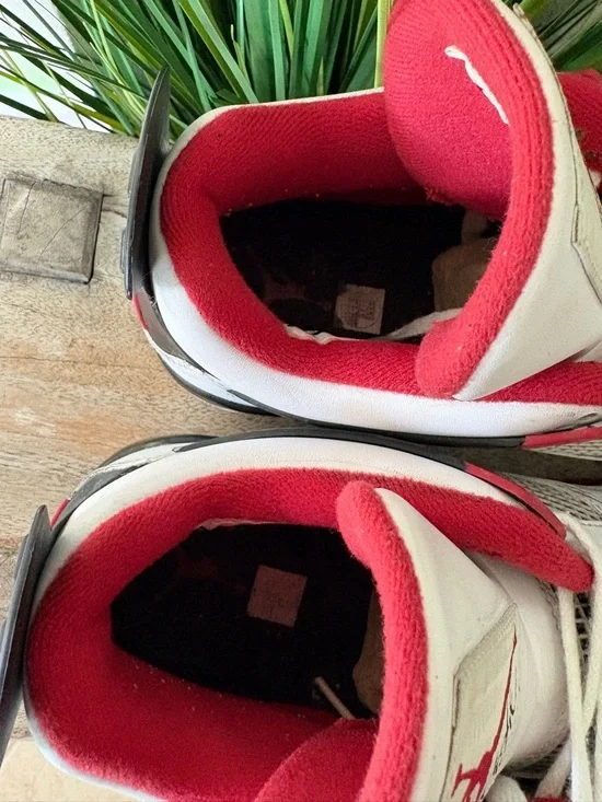 Air Jordan 4 Retro Fire Red Sneakers - Picture 6 of 10